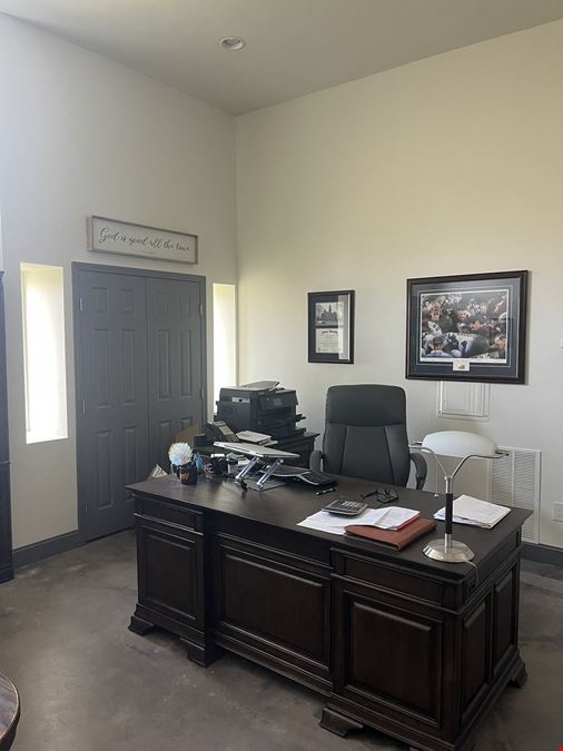 Office/Warehouse with Storage Yard