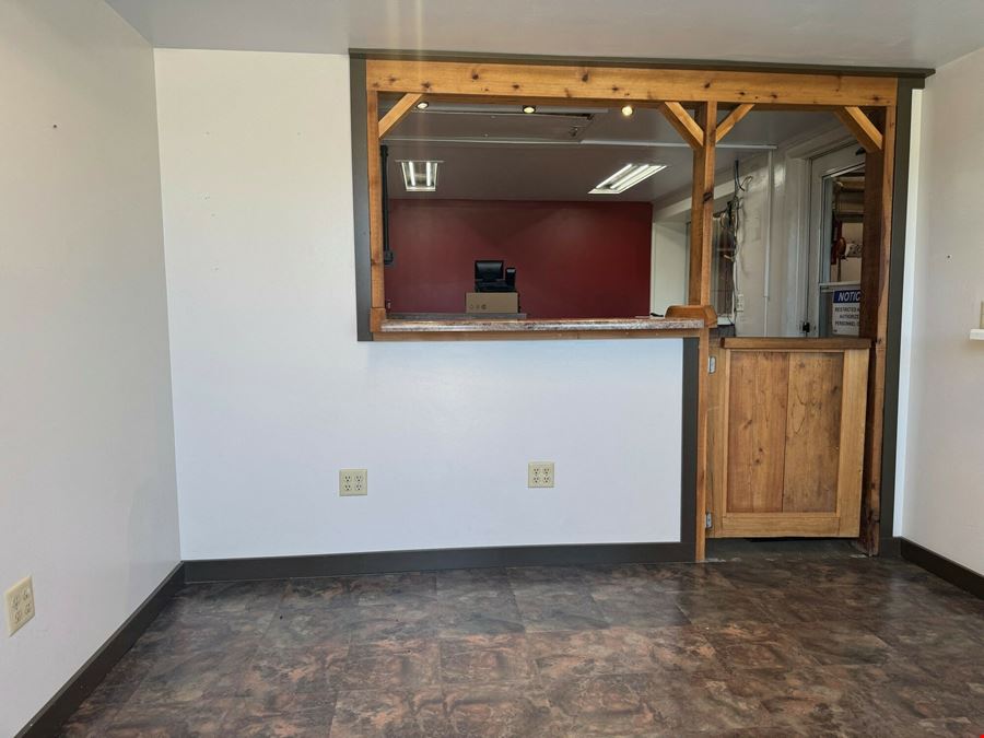 INDUSTRIAL/FLEX BUILDING ON 2.11 ACRES