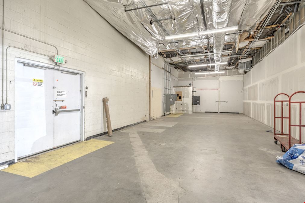 High Exposure Shopping Center Space off US-50