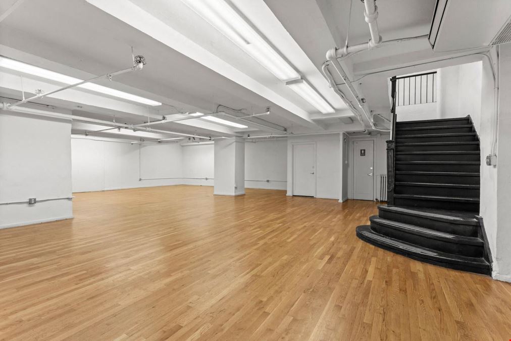 342 W 37th St