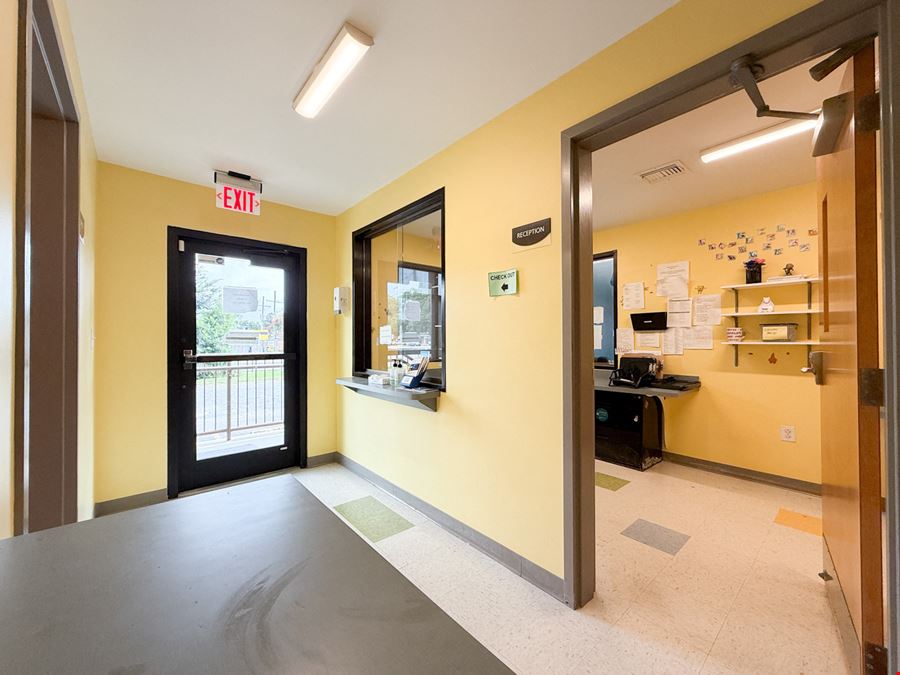Fully Built out Corner Medical Office in Algiers