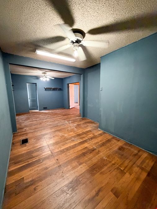 1303 Laurens Rd