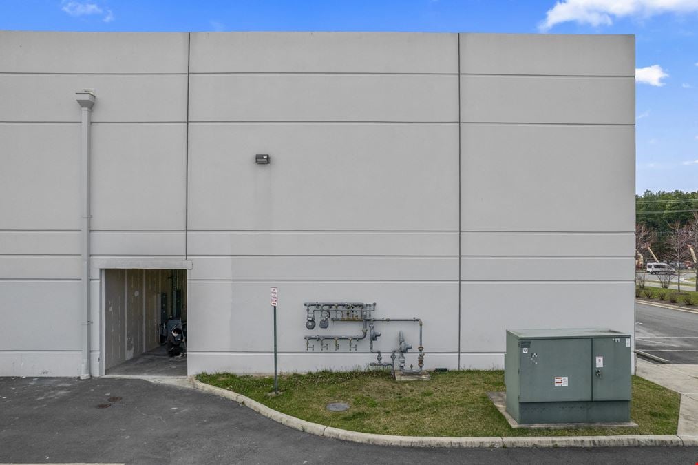 DULLES GATEWAY FLEX INDUSTRIAL - SHOWROOM FOR LEASE