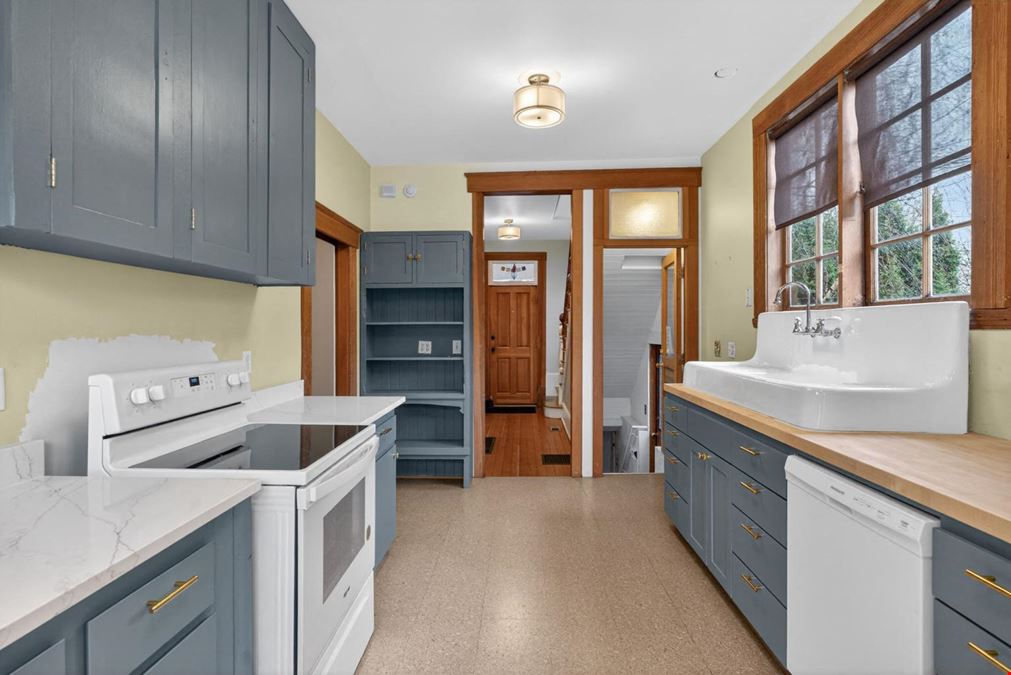 317 NE Sacramento St, Portland, OR 97212