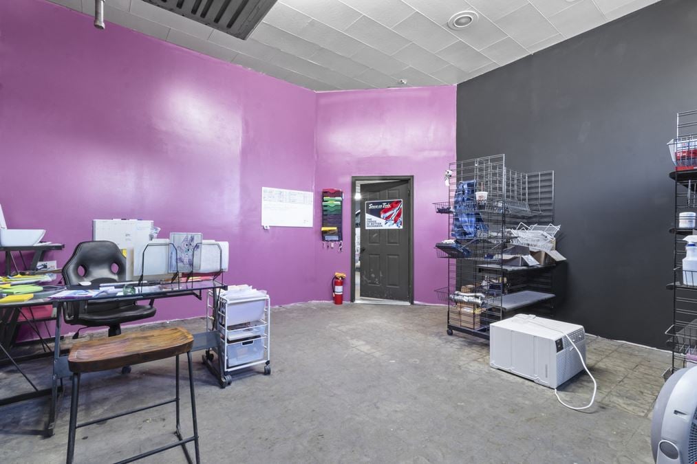 ±10,000 SF Multi-Tenant Industrial | ±5,000 SF Available | For Sale or Lease