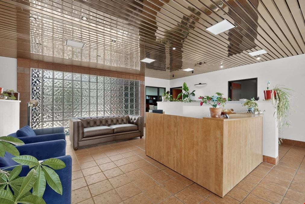 Free-Standing 2,908 SF Office with Montaño Frontage & 16 Spaces