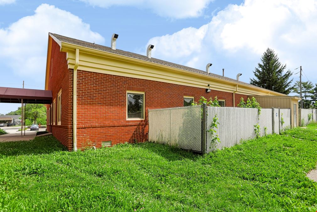 Stand Alone Office Building For Sale / For Lease