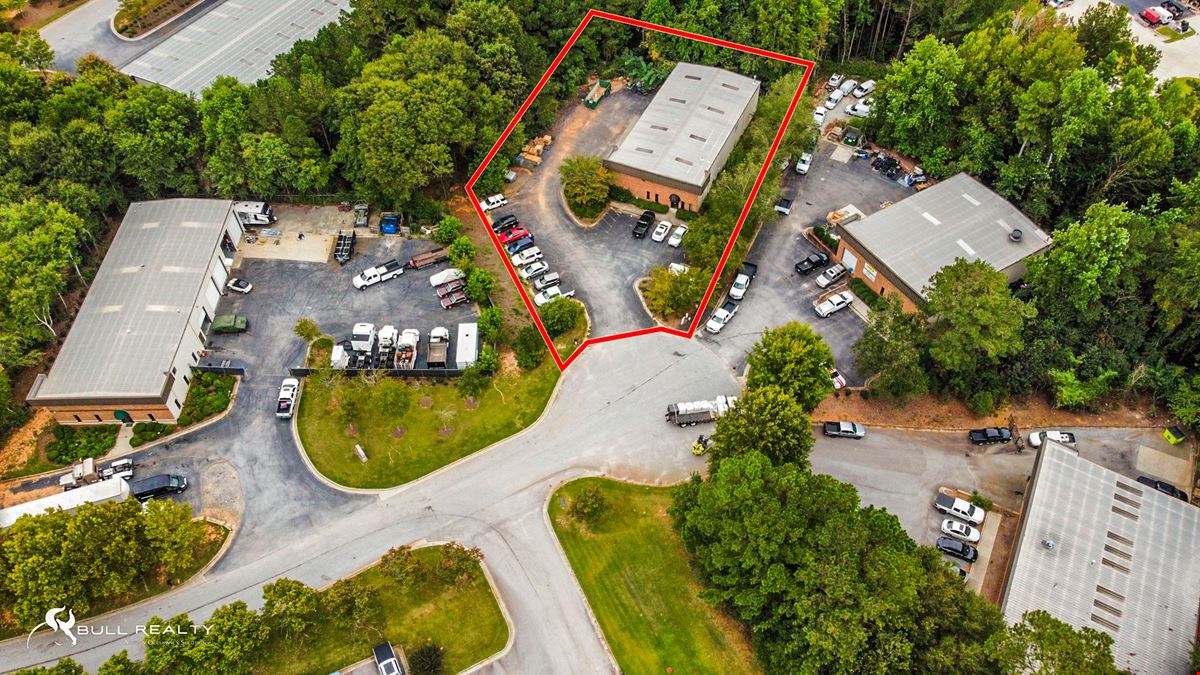 Freestanding Warehouse Building | ±6,000 SF