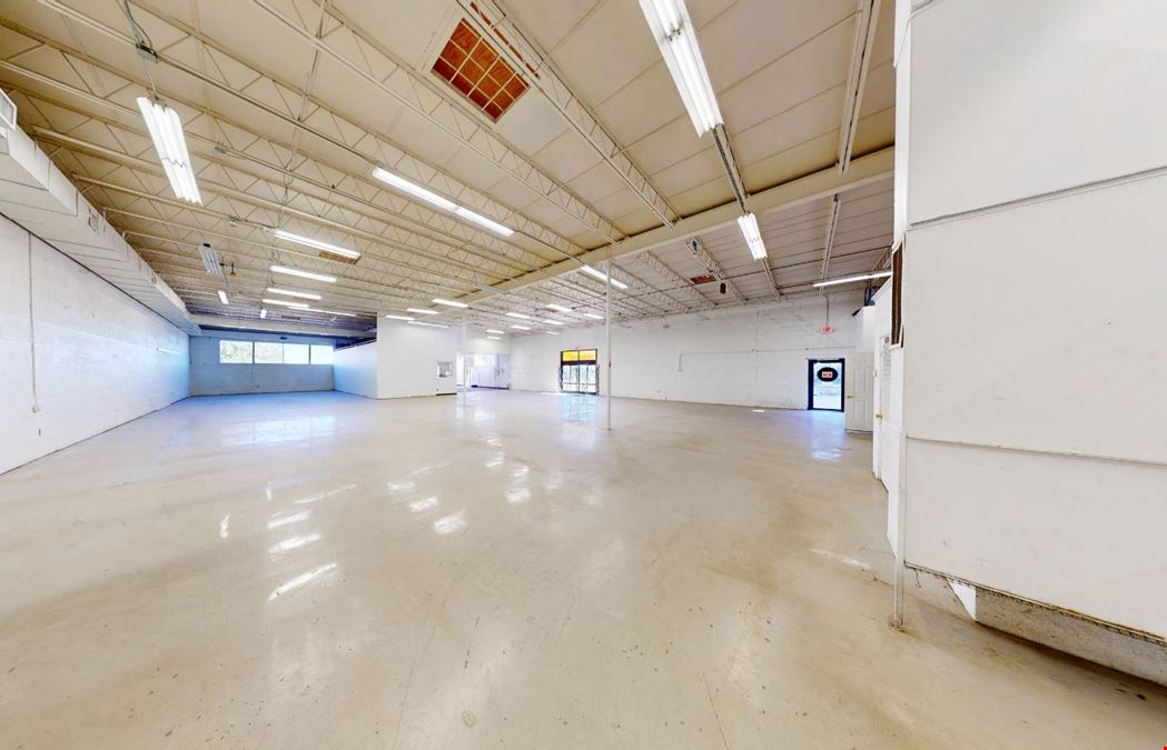 Flex Retail w 16' Ceiling | Large Warehouse | Interstate Access