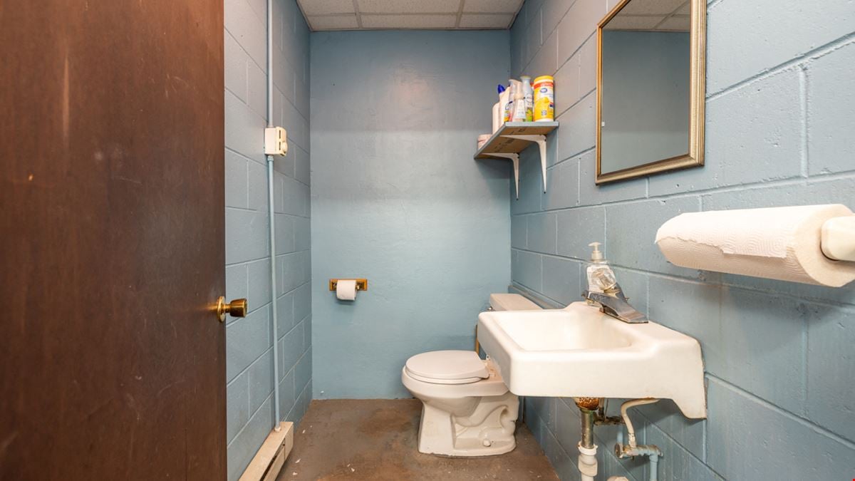 101 W F St