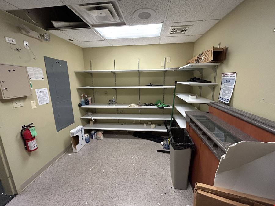 Excess Retail/Office Space in Strack & Van Til