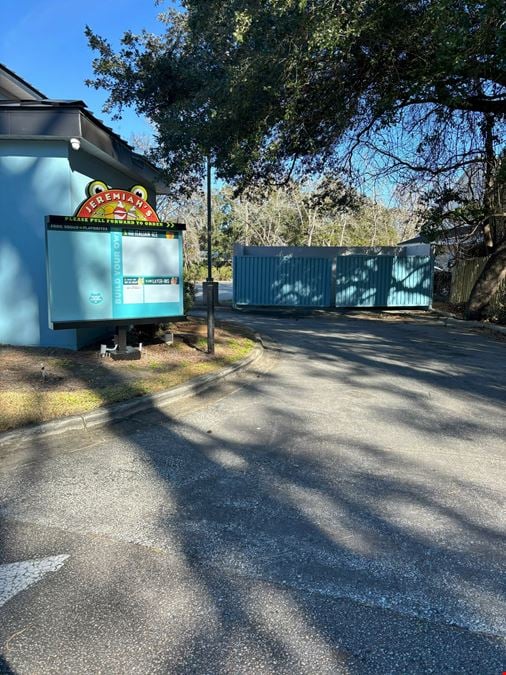 Pawley’s Island Restaurant w/ Drive Thru