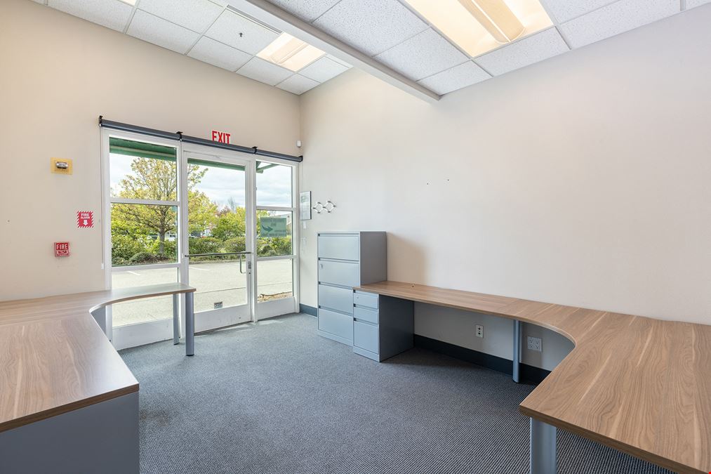 First Class Warehouse & Office Near Highway 101