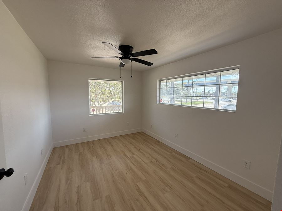 405 8th St, Kemah TX 77565- Office/Retail Opportunity