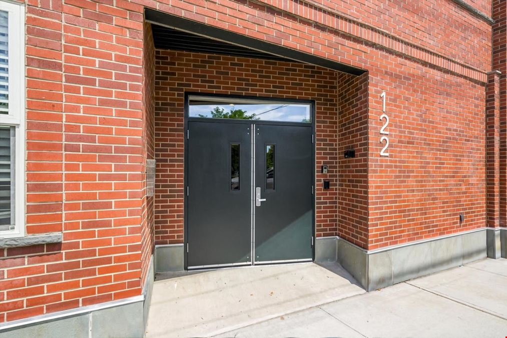 122 Greenwich Ave