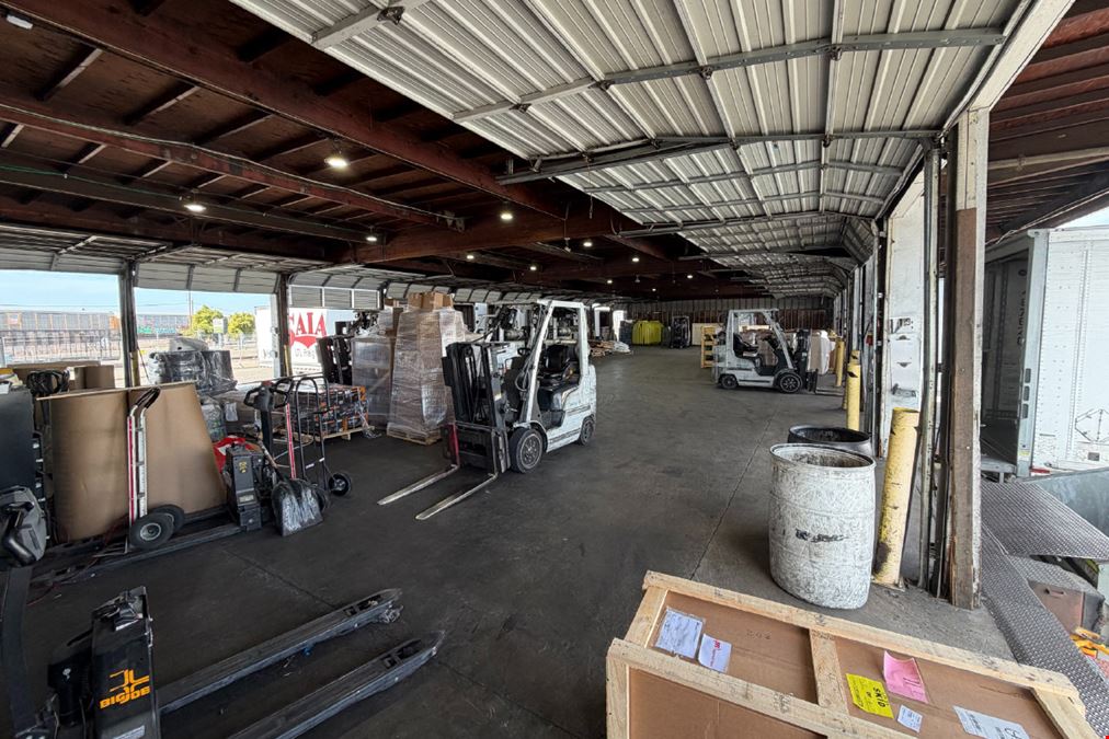 2575 S. Sunland Avenue