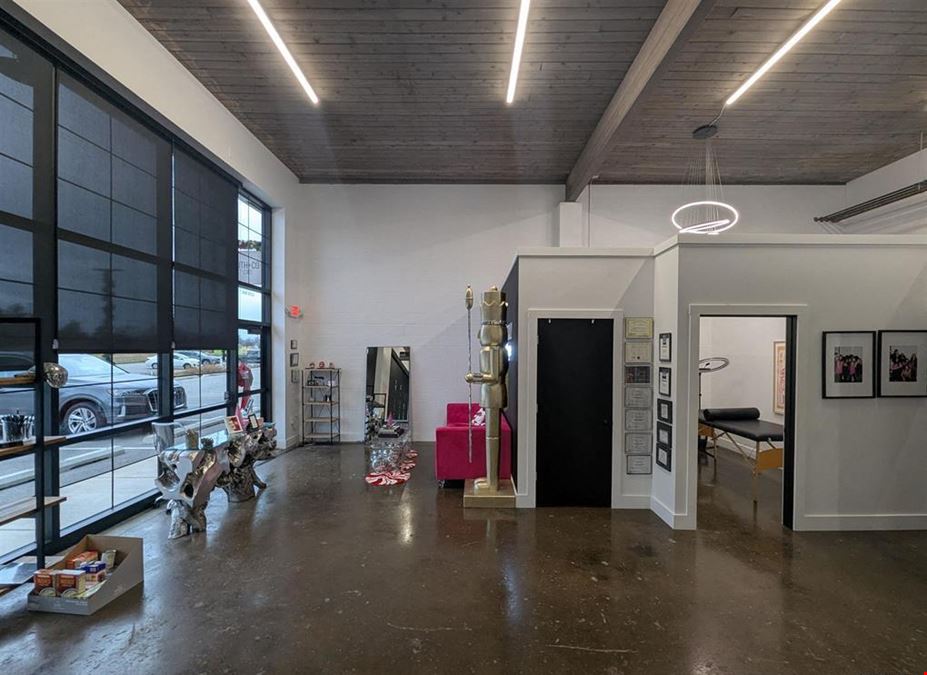 6035 N Knoxville Ave - Suites 103  & 105