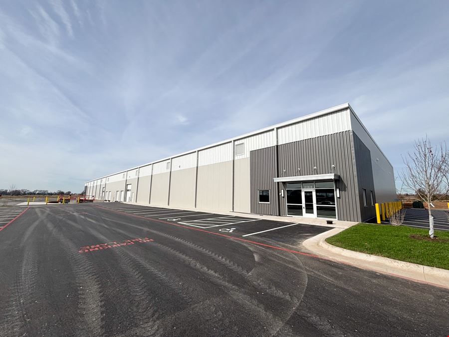 26,060 to 52,120 SF Industrial for Lease