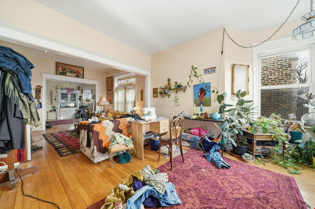 3136 W Logan Blvd