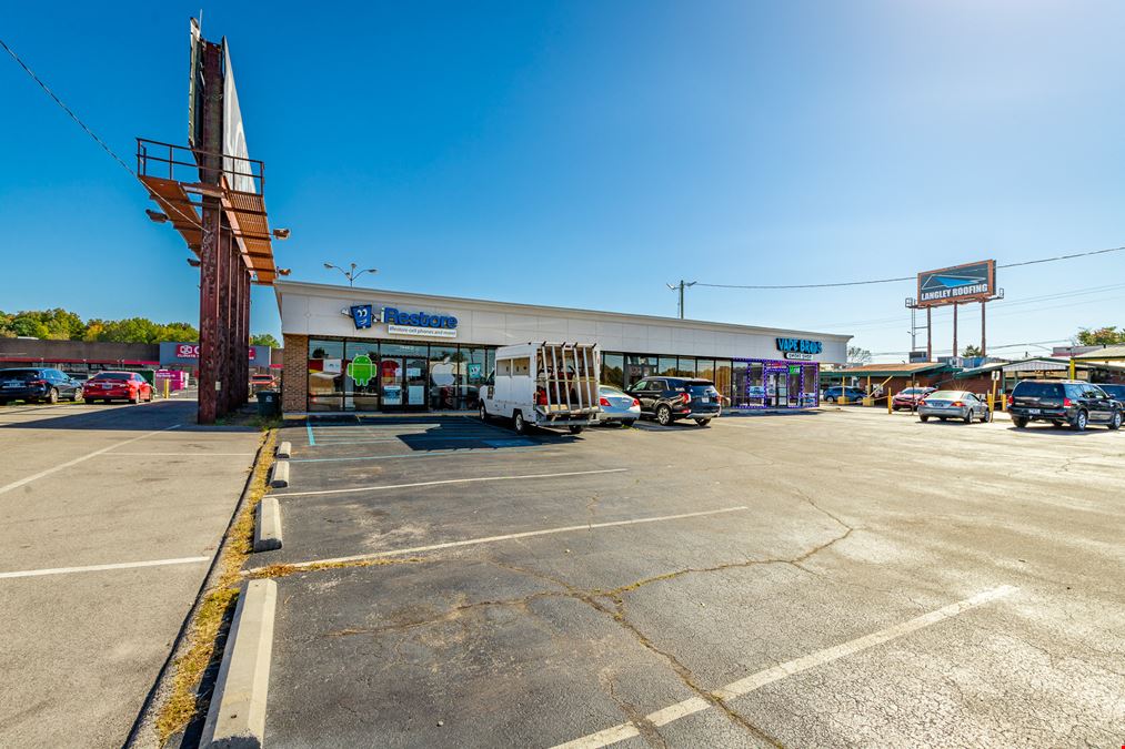 Royal Oaks Plaza
