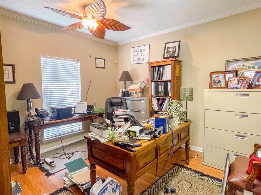Quiet Office Suite Just North of Airline Hwy