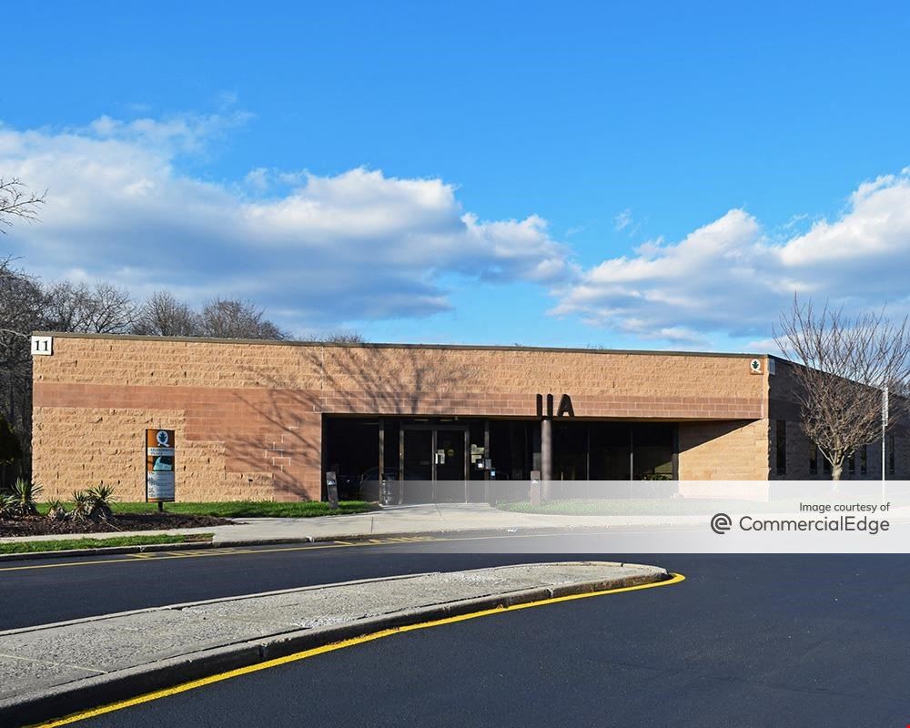 Quakerbridge Plaza