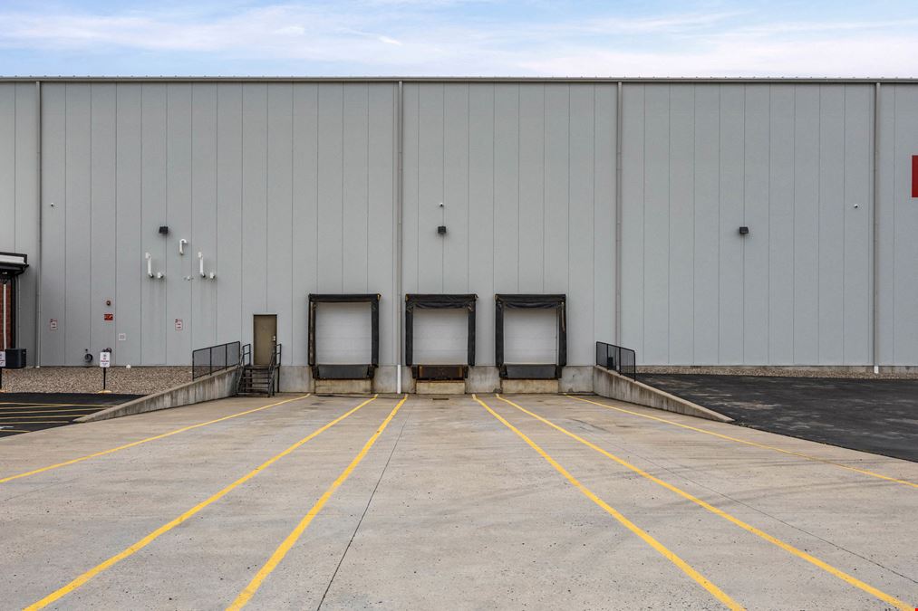 80 Davis Pkwy