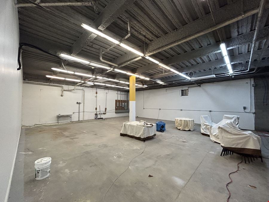 9,750 SF Showroom / Warehouse Bldg