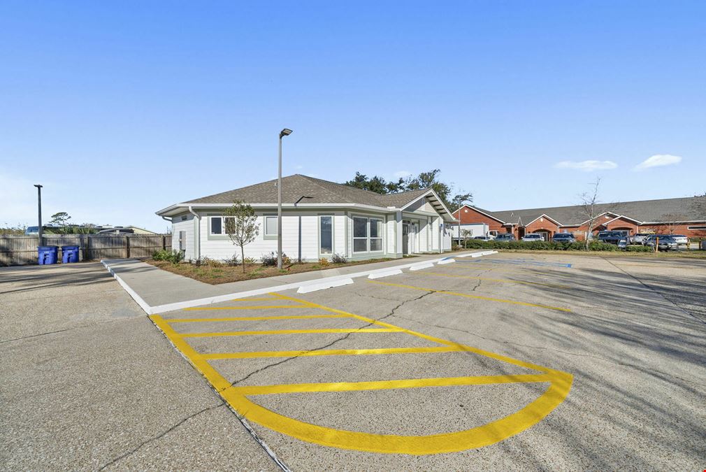Fully Renovated Medical Office | ±2,921 SF Turnkey Space Near HCA Gulf Coast Hospital
