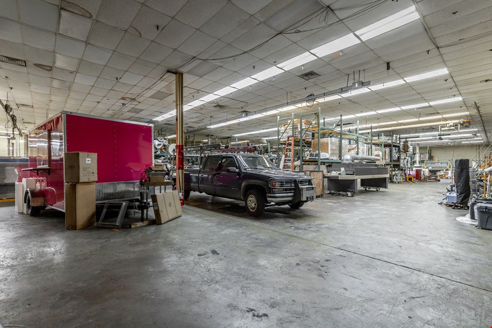 1905 N Chamberlain Industrial ±29,862 SF