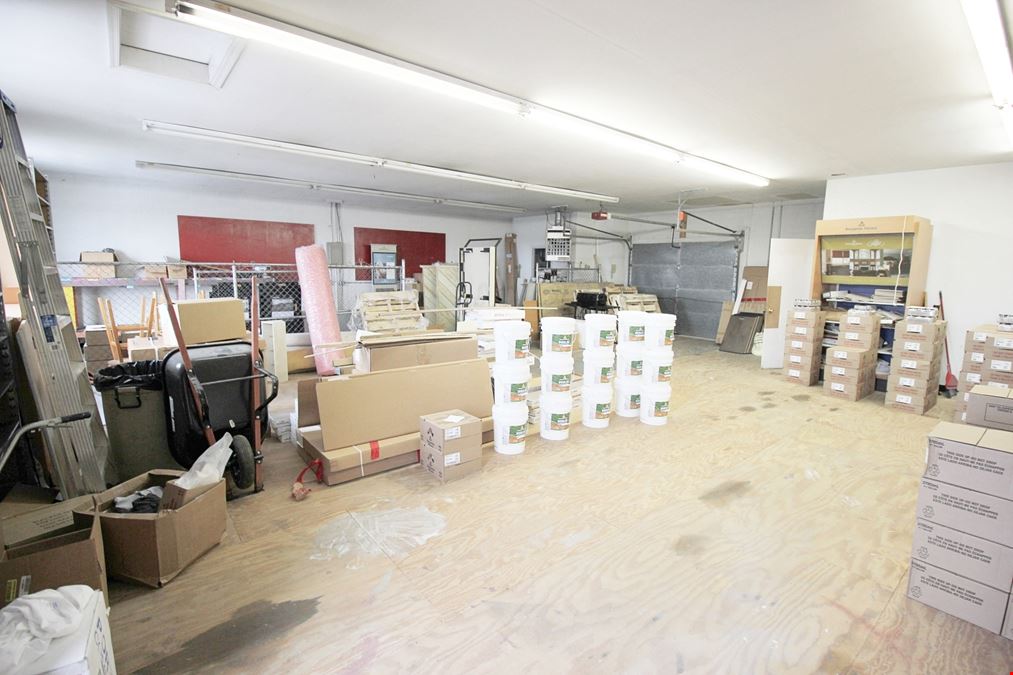 NICE BUILDING IN HIGH TRAFFIC AREA FOR SALE OR LEASE