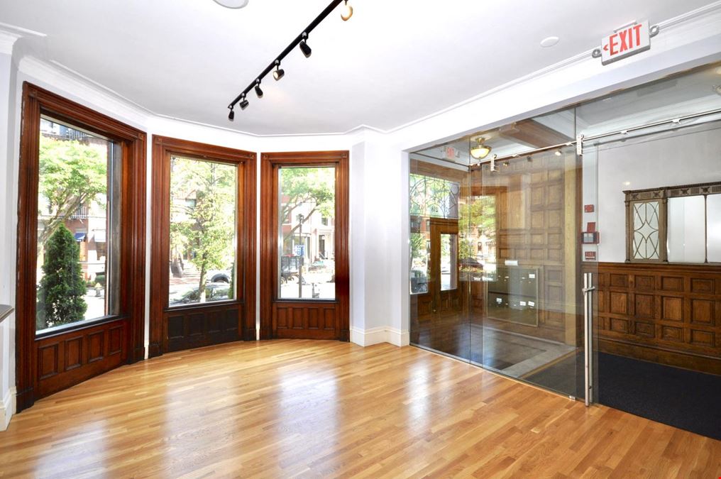 218 Newbury St