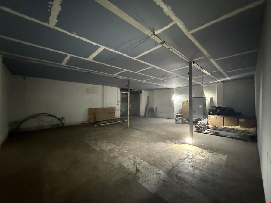 Industrial Zoned Warehouse in City of Lansing For Sale