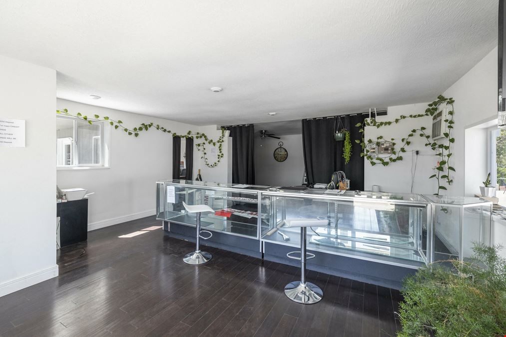 2,584 SF Auto Shop for Sale