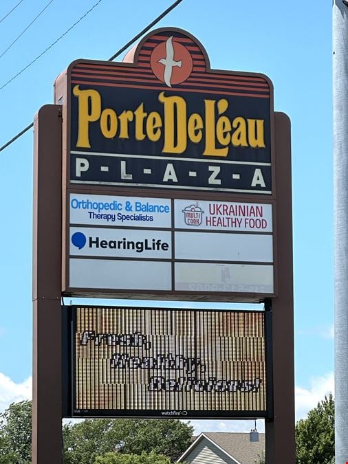 Porte De L'eau Plaza