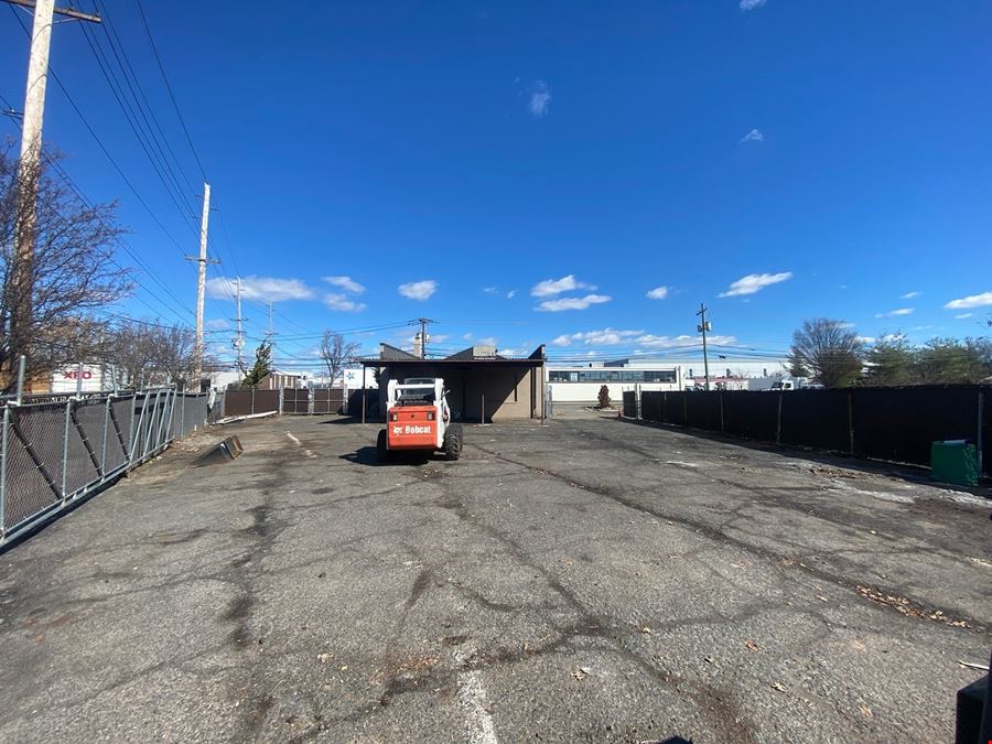 500 W Commercial Ave