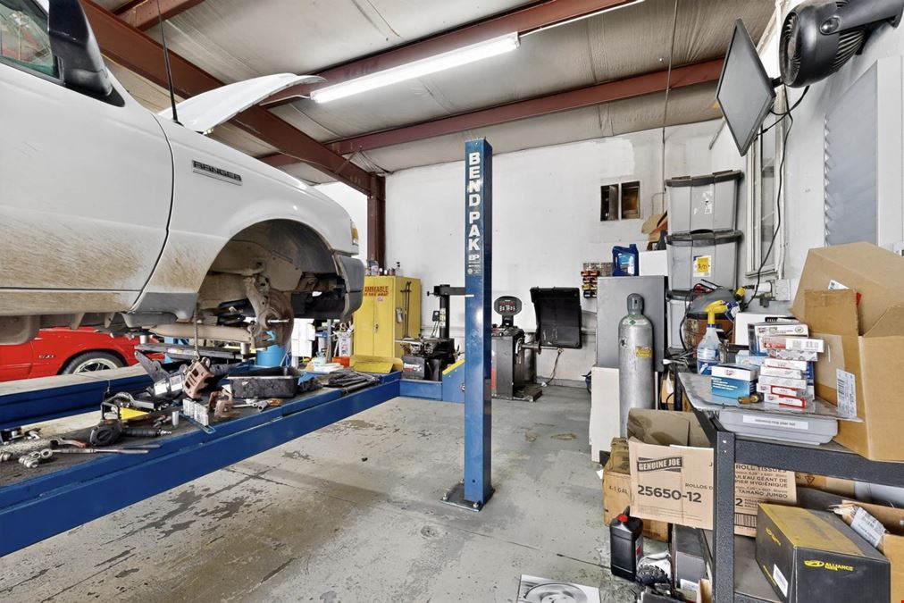 VERSATILE RETAIL/ WAREHOUSE PROPERTY