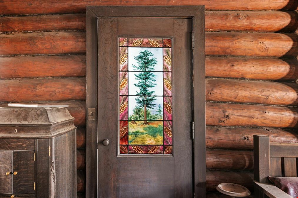 Seven Pines Lodge