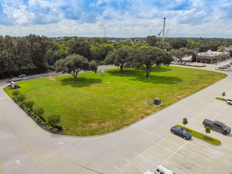 Pad Sites Near I-10 at Highland Park Marketplace