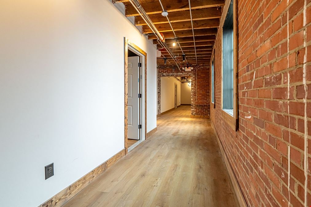 453 E Main St