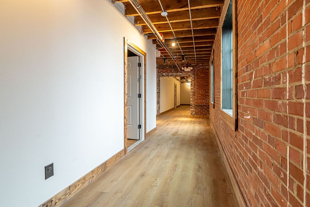 453 E Main St