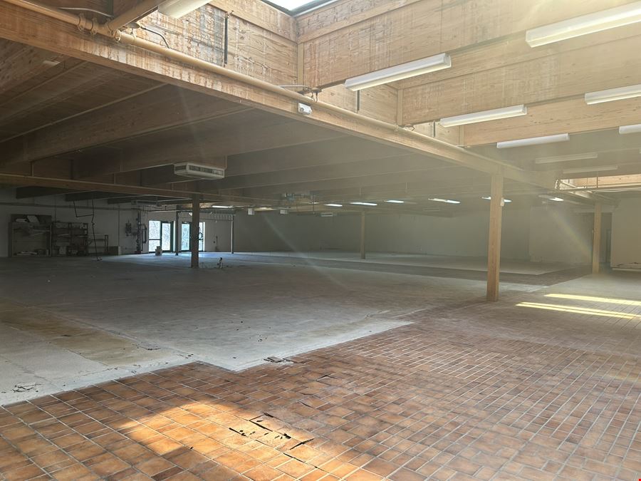 2101 N 14th St - Ponca Plaza - Retail
