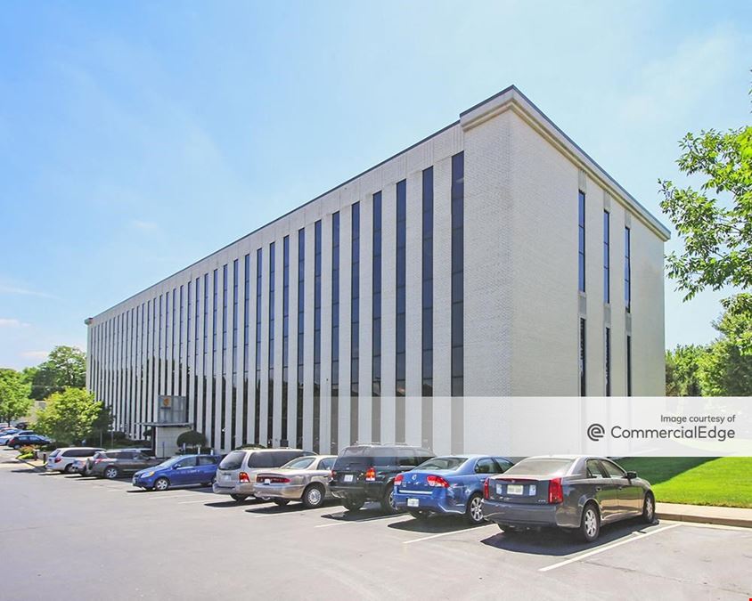 Cloverleaf Building 3