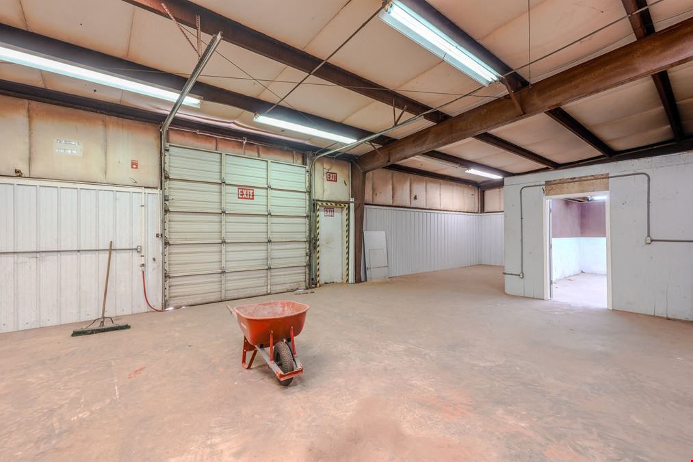 Industrial Space off of Hwy 43 | 5,100± SF