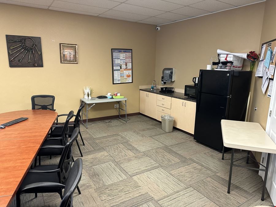 3180 W Clearwater Ave Suite D&E