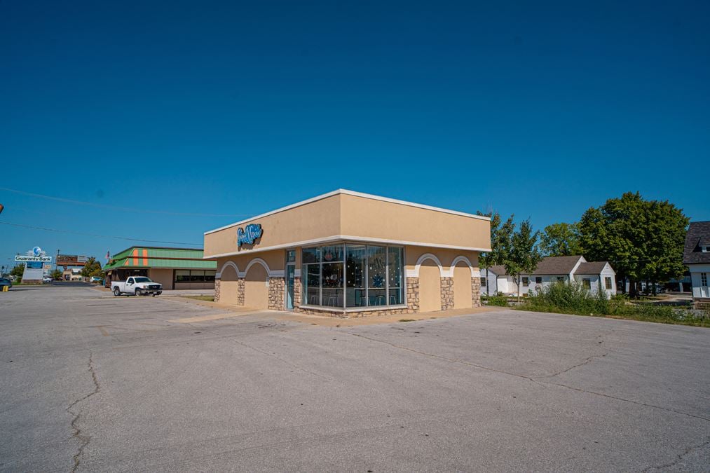 1,305 SF Freestanding Restaurant/Retail Building For Sale or Lease in Southeast