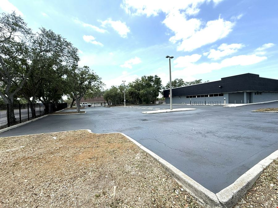 PREMIER TAMPA SHOWROOM- 13,296 SF Freestanding Building 1.42 ACRES  Signalized corner  LED Billboard Signage
