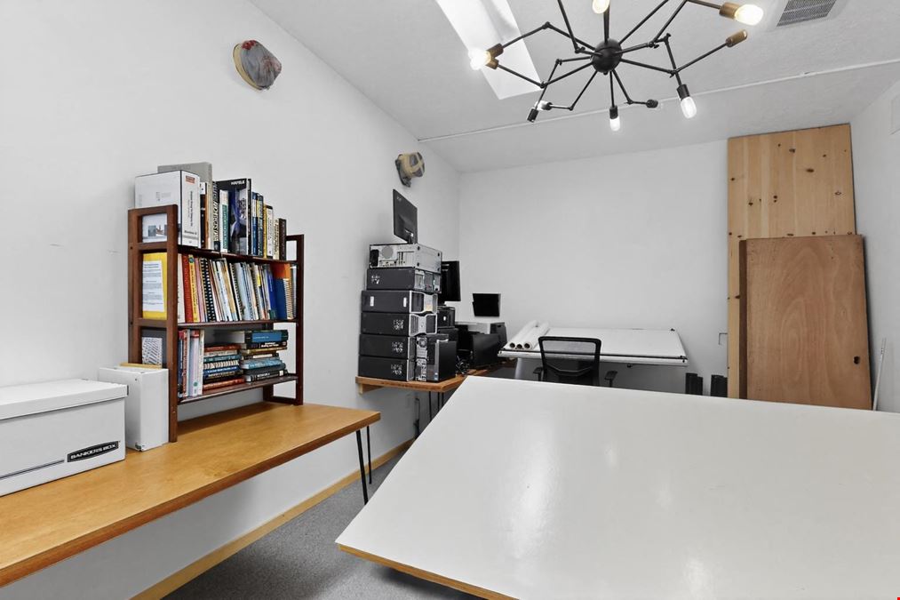 HIGH END RETAIL/OFFICE IN LOS RANCHOS