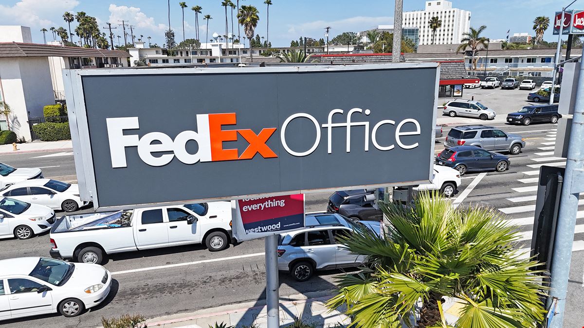 End-Cap For Lease