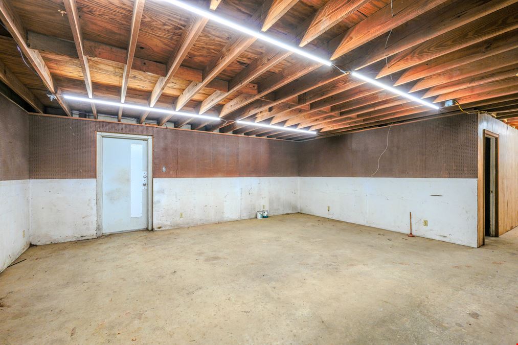 Industrial Space off of Hwy 43 | 5,100± SF